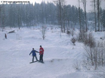 Für Freestyler gibt es im Skigebiet zwei Funparks