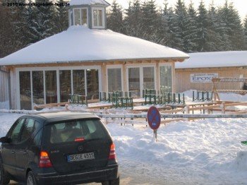 Der Geißkopf Pavillon neben der Zentralkasse lockt Aprés Ski Liebhaber an