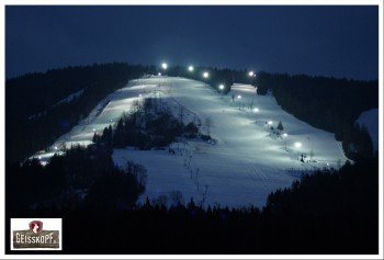 Mittwoch bis Samstag kann auch nach Einbruch der Dunkelheit Ski gefahren werden