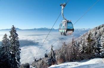 Die Kanzelbahn bringt die Wintersportler auf den Berggipfel.