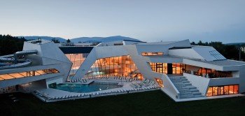 In der Kärnten Therme Warmbad Villach erhält man mit der gültigen Liftkarte vergünstigten Eintritt.