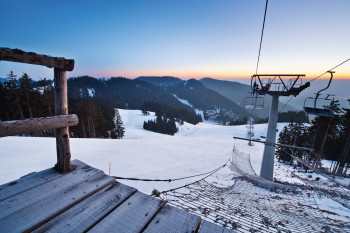 Mit dem Medvedjak-Sessellift kommst du zum höchsten Punkt des Skigebiets.