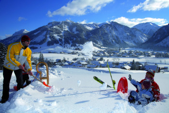 Nach dem Ski fahren kann gerodelt werden