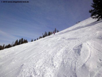 Ein Funpark fehlt im Skigebiet. Dafür finden sich überall schöne Off-Piste Hänge wie hier zwischen den Liften Dreamcatcher und Blackfoot.