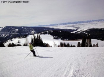 Auf der mittelschweren Piste Bird Woman am 4er Sessellift Sacajawea!