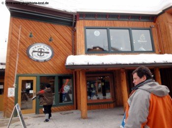 Einige Bars finden sich an der Talstation. Wirkliches Après Ski findet man aber nicht in Grand Targhee.