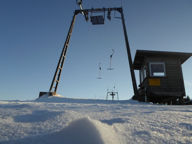 Als gemeinnütziger Verein betreibt die Interessensgemeinschaft Skilift Grevenstein mit viel ehrenamtlichem Engagement seit 1997 die Liftanlage.