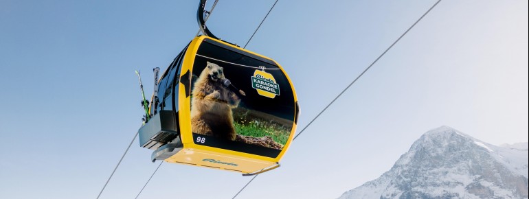 Die beiden Ricola Karaoke-Gondeln fahren von Grindelwald aus auf den Gipfel des Männlichen.