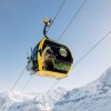 Die beiden Ricola Karaoke-Gondeln fahren von Grindelwald aus auf den Gipfel des Männlichen.