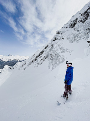 Auch bei Snowboardern ist das größte Skigebiet Georgiens äußerst beliebt.