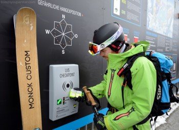 Der Freeride Checkpoint in der Mittelstation gibt unter anderem Informationen zu den Lawinenwarnstufen, der Schneehöhe und der Temperatur in den jeweiligen Freeride Sektoren.