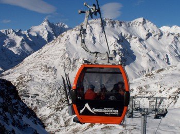 Mit der modernen 8-er Gondelbahn kommt man komfortabel vom Fallbichl zur Bergstation Schareck.