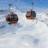 In der Großglockner Panoramabahn erhält man einen traumhaften Ausblick in die verschneite Berglandschaft.