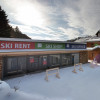 Skier können direkt vor Ort ausgeliehen werden.
