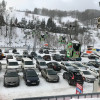 Direkt an der Talstation der Gondelbahn gibt es viele kostenlose Parkplätze.