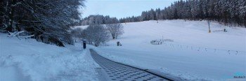 Für Skianfänger gibt es einen Zauberteppich, der das Erlernen vereinfacht