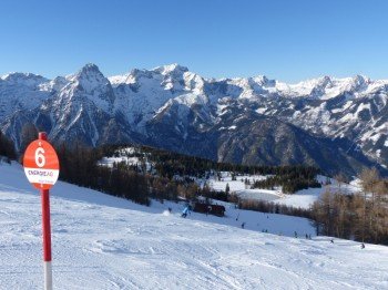 Hinterstoder punktet auch mit seinem Bergpanorama - wie hier auf der Standardabfahrt