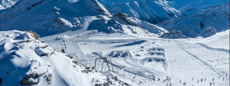 Der höchstgelegene Snowpark Österreichs begeistert kleine und große Freestyler.