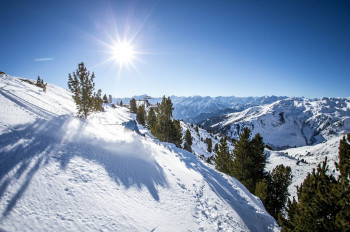 Neben den präparierten Pisten gibt es zahlreiche Off-Piste Möglichkeiten.
