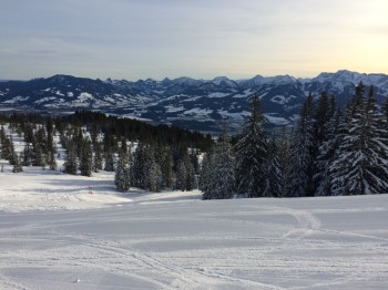Dank seiner Lage bietet Bolsterlang gute Schneebedingungen bis zum Nachmittag