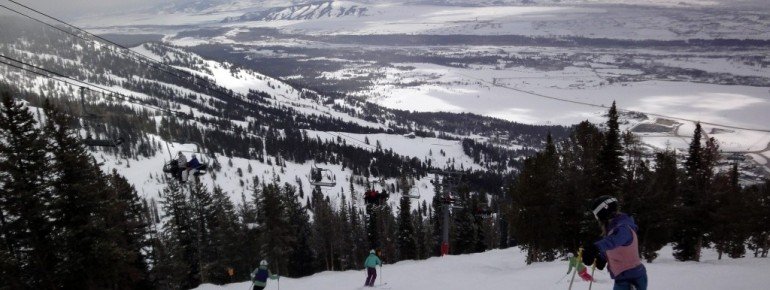 Blick vom Thunder Quad Chair Sessellift hinunter ins Tal!