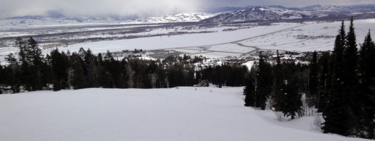Blick auf eine der Anfängerpisten (in USA grün markiert) am Teewinot-Quad-Chair!
