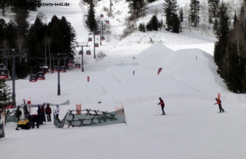 Blick auf die Kicker im Funpark am Eagle's Rest Sessellift!