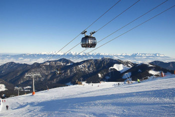 Auch eine moderne Standseilbahn gibt es im Skigebiet.