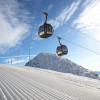 Vier Gondelbahnen bringen die Wintersportler hoch auf den Berg.
