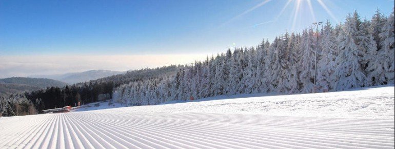 500 bestens präparierte Pistenkilometer erwarten Wintersportler im Skigebiet Jauerling im niederösterreichischem Waldviertel.