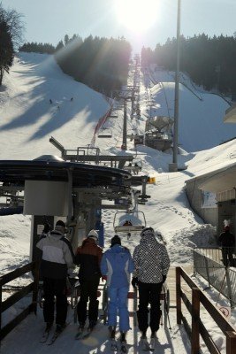Sessellift im Skigebiet Jested
