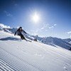Zwischen Oktober und Juni können Wintersportler am Kaunertaler Gletscher die Pisten hinabbrettern.