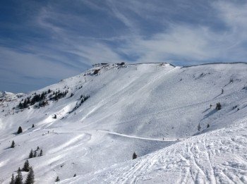 Auch abseits der Pisten können Skifahrer ihre Spuren in den Schnee ziehen - wie hier am Steinbergkogel