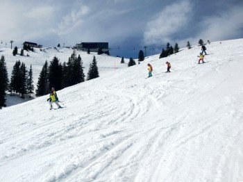 In Kitzbühel können auch die Kleinen das Skifahren lernen - wie hier auf der Kapellenabfahrt