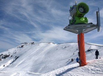 Fast 1.000 Schneeerzeuger sorgen für weiße Pisten
