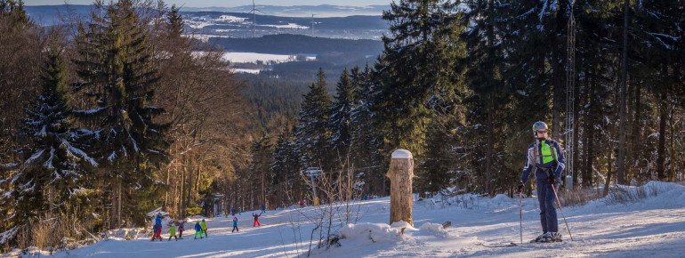 Mitten im Fichtelgebirge gelegen, kann man vom Großen Kornberg wunderbare Ausblicke genießen.