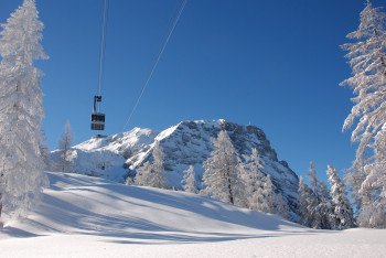 Die Dachstein Krippenbahn-Seilbahn bringt dich hinauf auf 2.100 m.
