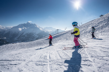 Auch für Kinder gibt es genügend blaue Pisten im Skigebiet.