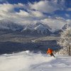 Der einzigartige Blick auf die Rocky Mountains verzaubert jeden Skifahrer.