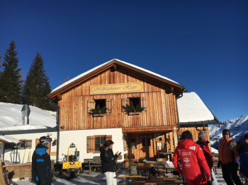 Die Wolfensteiner Hütte liegt zwar etwas abseits, bietet aber auch Übernachtungsmöglichkeiten an.