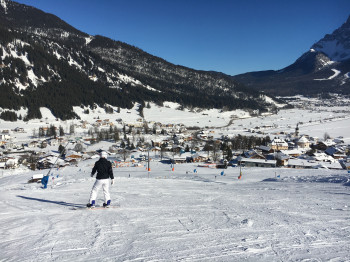 Die Talabfahrten enden an mehreren Stellen direkt in Lermoos.