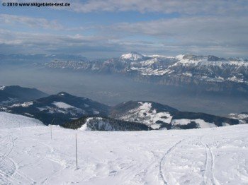 In diesem Nebel verborgen liegt der ehemalige Olympiasportort Grenoble!