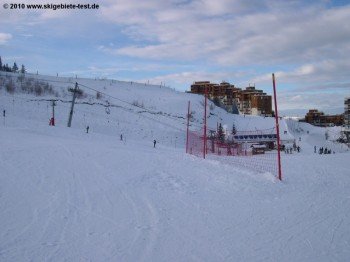 Blick auf das größte Anfängerareal im Skigebiet: Die Zone Débutants in Prapoutel
