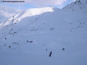 Die schönsten Pisten für Fortgeschrittene findet man in den höher gelegenen Regionen des Skigebietes (hier Piste 18)!