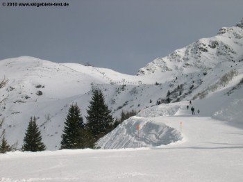 Die meisten Ziehwege sind steil, so dass auch Boarder ihr Sportgerät fast nie abschnallen müssen!