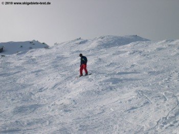 Auch Boarder werden in der schwarzen Plan du Pra Abfahrt eine echte Herausforderung finden!