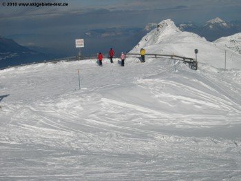 Beeindruckt Groß und Klein: Der Blick ins tiefe Tal der Isère!