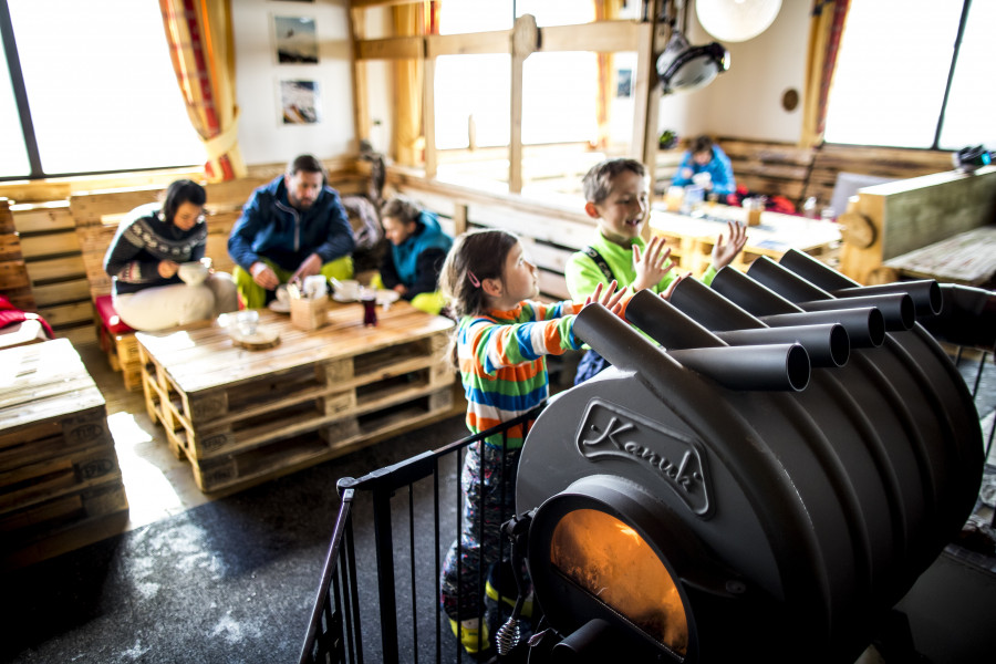 Schmankerlgenuß in der Loseralm: Einkehrschwung auf 1.600m. Leicht erreichbar von der Piste.
