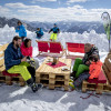 Die Loseralm: Gemütlich beisammen sitzen, hervorragend schmausen und den Traumblick auf das Ausseerland und den Dachstein genießen.