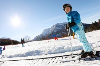 Am Maiszinken lernen Pistenflöhe das Skifahren bei optimalen Bedingungen. Ein 50 Meter langer Zauberteppich bringt die Kleinen nach oben.